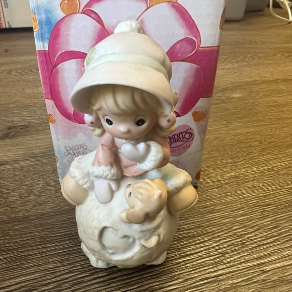 Precious Moments 2001 "Hug Me Before I Melt - Picture 4 of 4